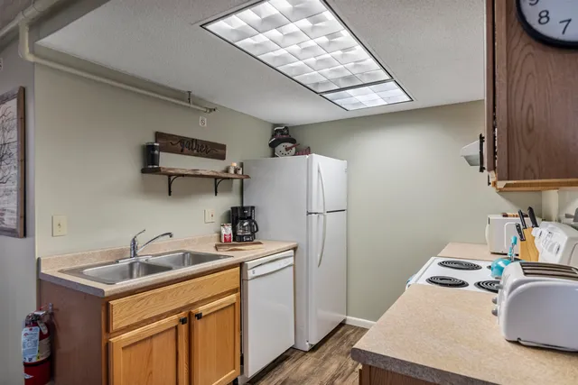 $360,000 | 220 Mountainside Drive, Unit E203, Stowe, VT 05672