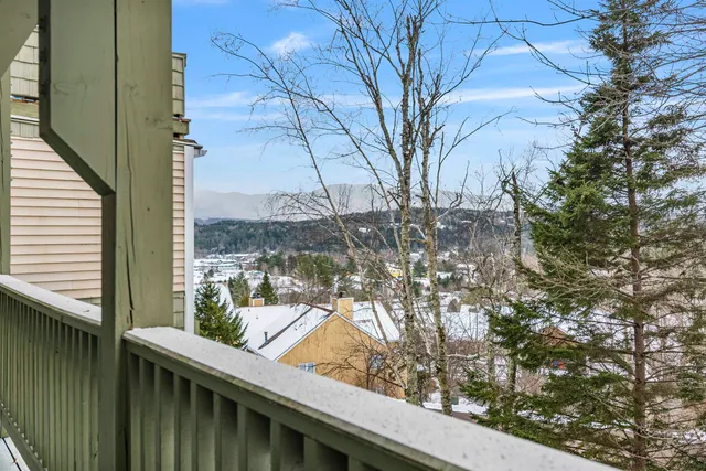 $360,000 | 220 Mountainside Drive, Unit E203, Stowe, VT 05672