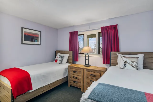 $360,000 | 220 Mountainside Drive, Unit E203, Stowe, VT 05672