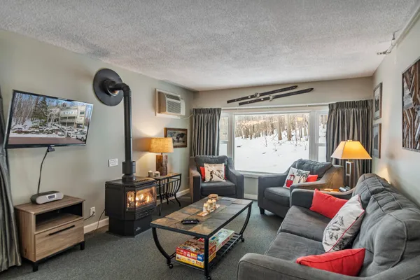 $325,000 | 220 Mountainside Drive, Unit E203, Stowe, VT 05672