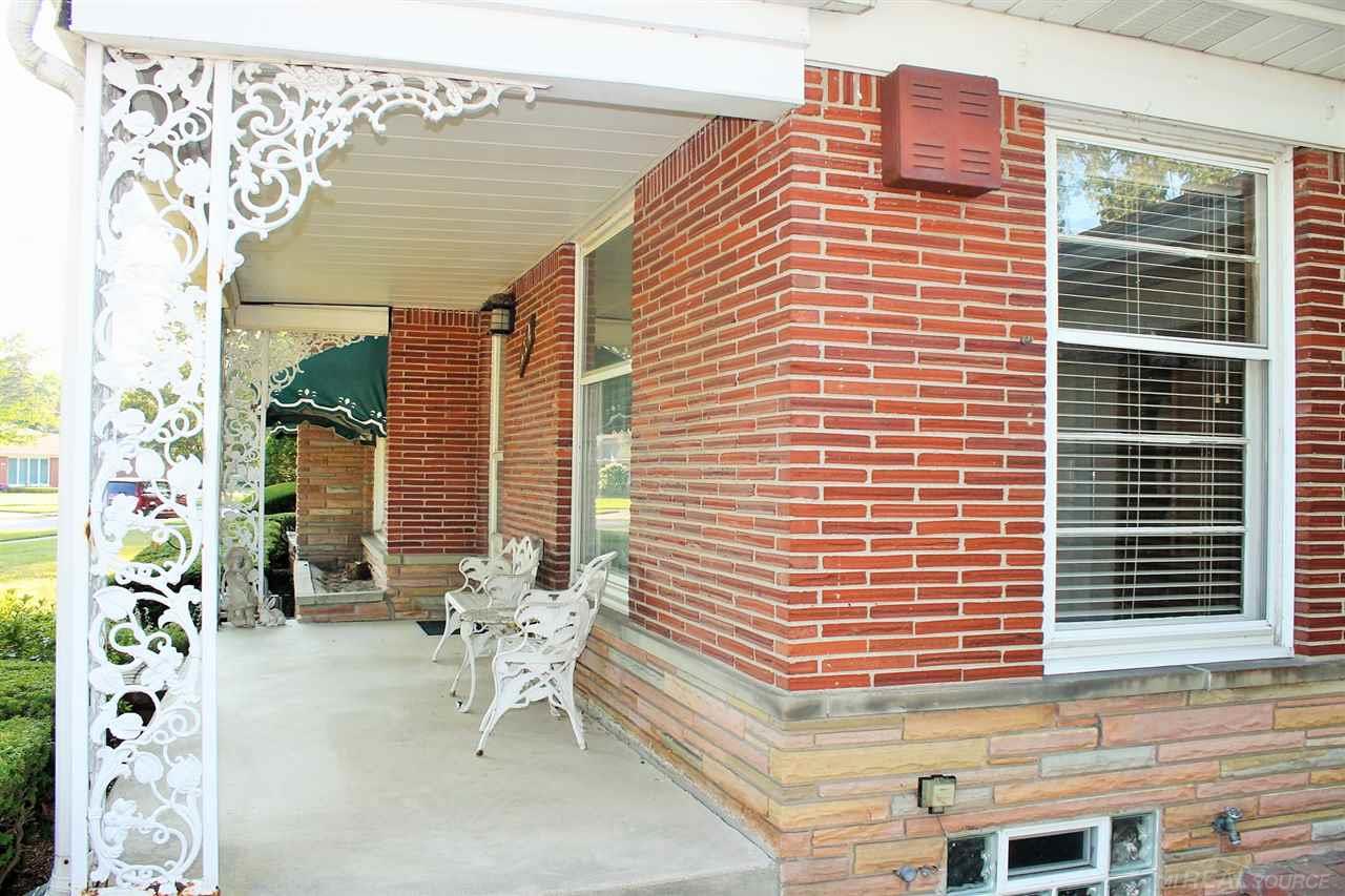 954 South Renaud Road Grosse Pointe, MI 48236 - Photo 4 of 46 31329639-3.JPG