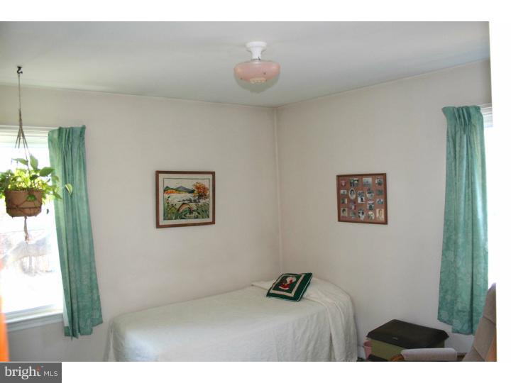 1088 West Meadowbrook Road Pottstown, PA 19465 - Photo 7 of 11 Gallery Image 7