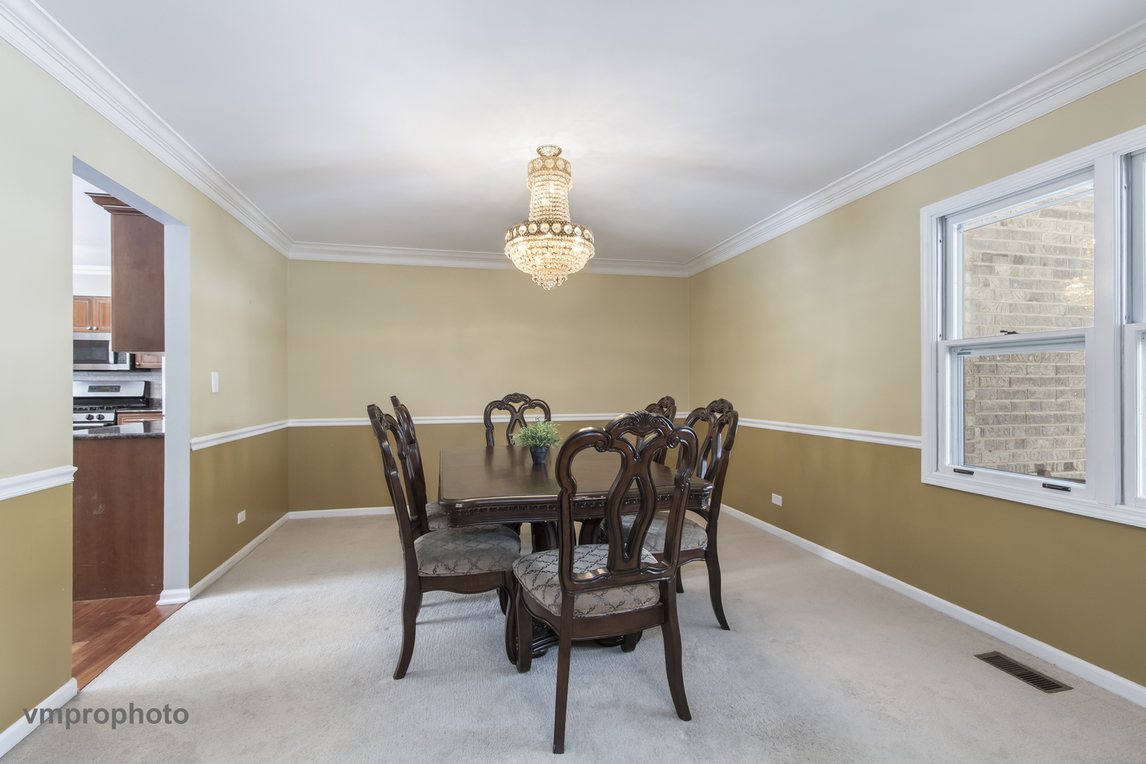 246 Montclair Road Vernon Hills, IL 60061 - Photo 20 of 50 a dining room with furniture and window