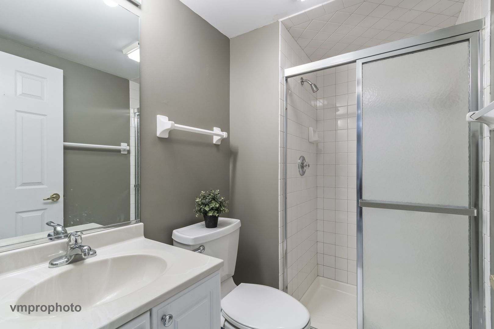 246 Montclair Road Vernon Hills, IL 60061 - Photo 33 of 50 a bathroom with a sink toilet and shower