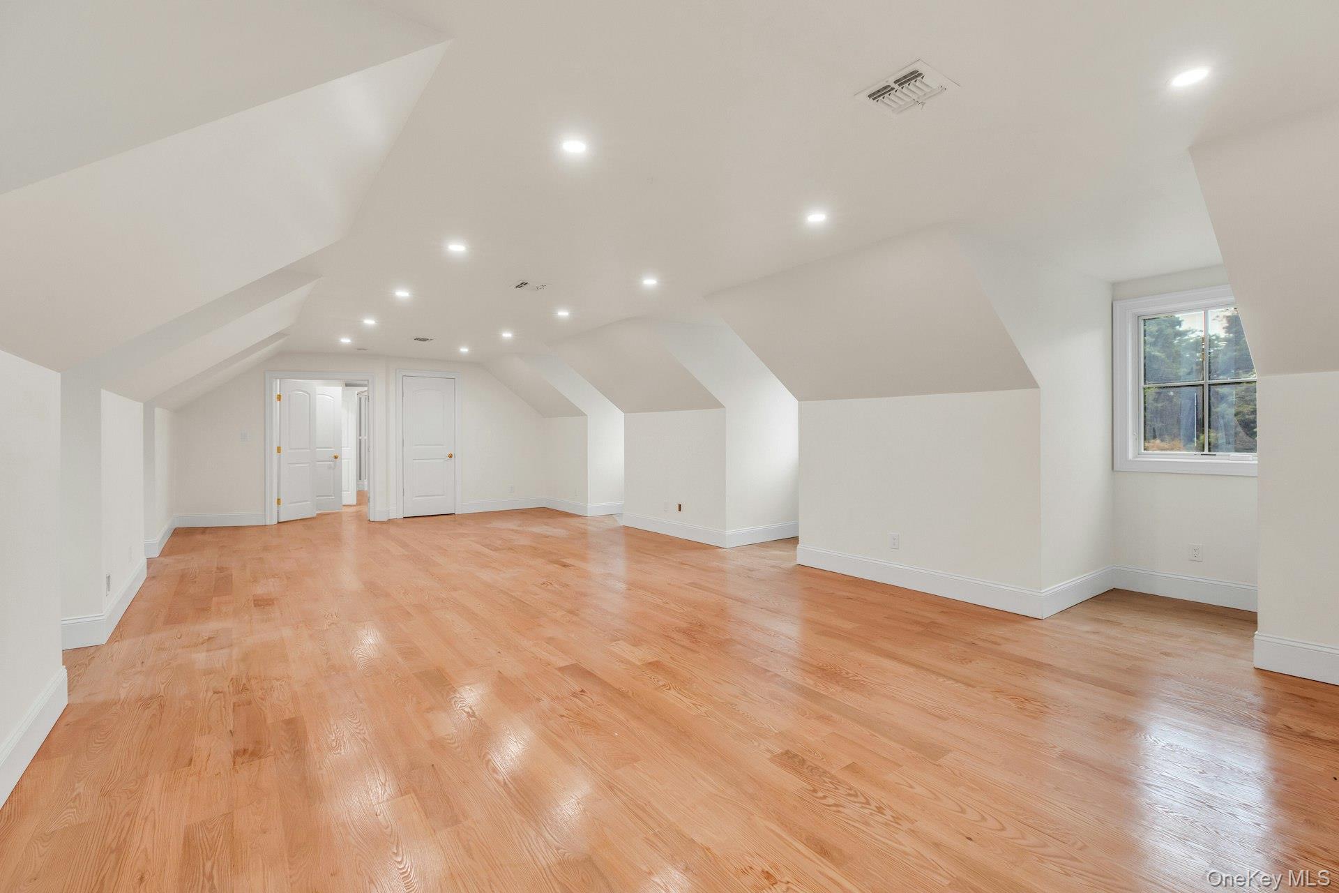 12 Saddle Ridge Road Old Westbury, NY 11568 - Photo 33 of 50