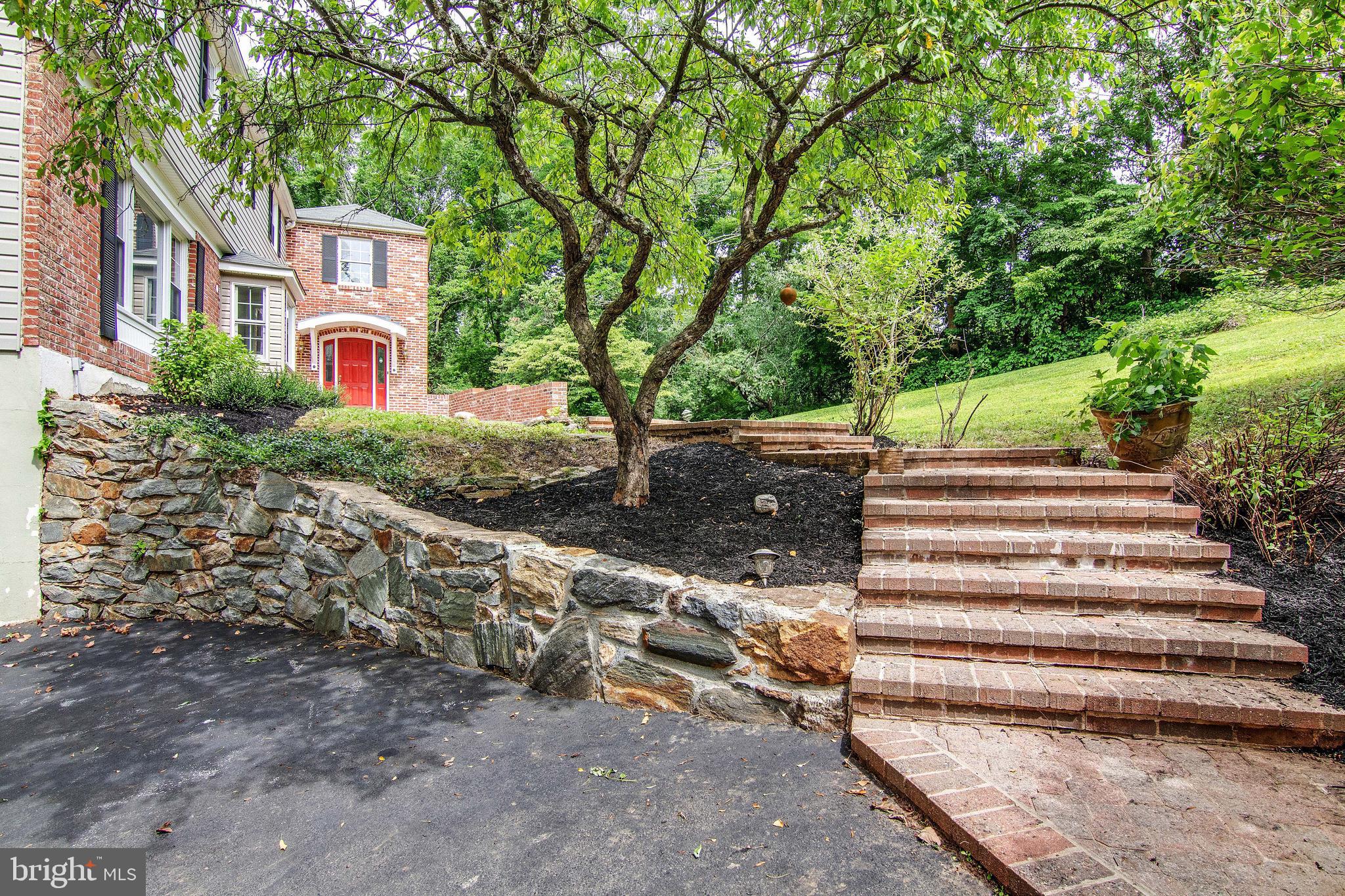 4 Ashbrooke Road Newtown Square, PA 19073 - Photo 3 of 37 Exterior Side Walkway