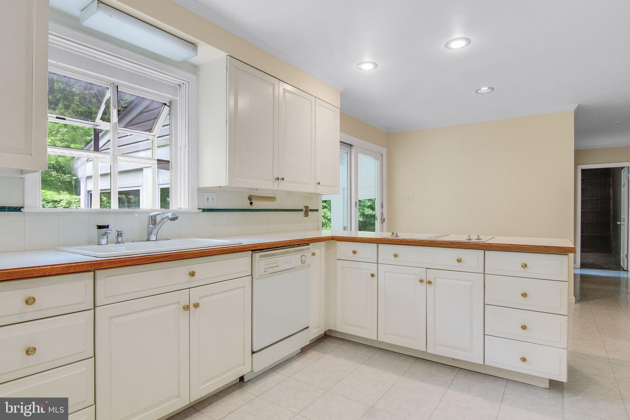 4 Ashbrooke Road Newtown Square, PA 19073 - Photo 8 of 37 Kitchen