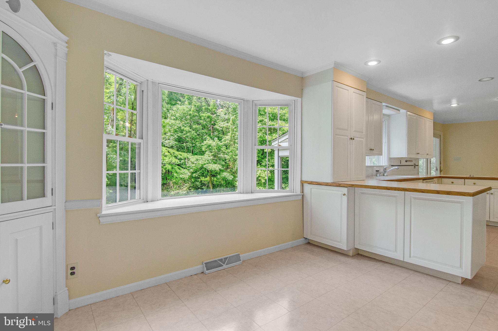 4 Ashbrooke Road Newtown Square, PA 19073 - Photo 9 of 37 Kitchen Breakfast Room