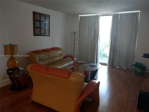 $2,000 | 3000 South Ocean Drive, Unit 210, Hollywood, FL 33019