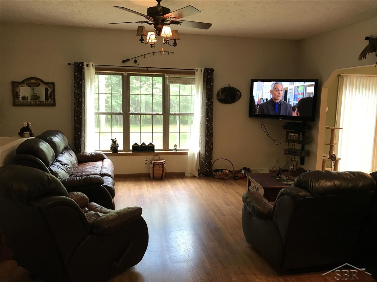 5201 Ash Road Vassar, MI 48768 - Photo 2 of 28 31323641-1.JPG