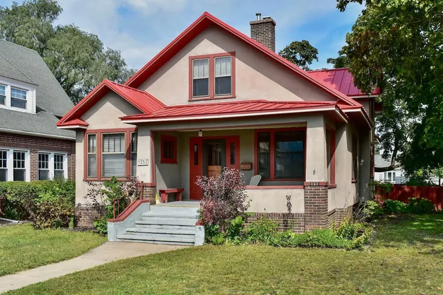 $329,000 | 1252 West Broadway Street, Winona, MN 55987