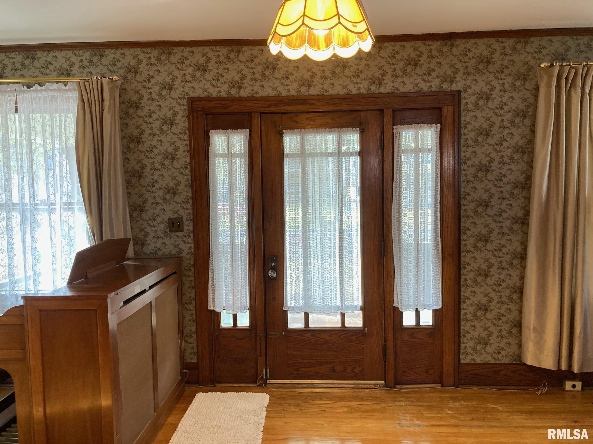 818 South Walnut Street Springfield, IL 62704 - Photo 3 of 35