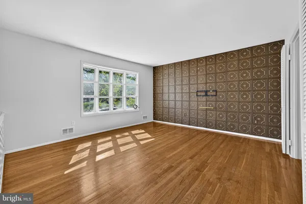 $550,000 | 9812 Lomond Drive, Manassas, VA 20109
