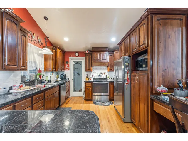 $575,000 | 1907 Southwest Duke Road, Sutherlin, OR 97479