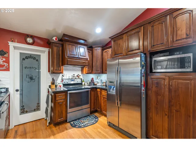 $575,000 | 1907 Southwest Duke Road, Sutherlin, OR 97479