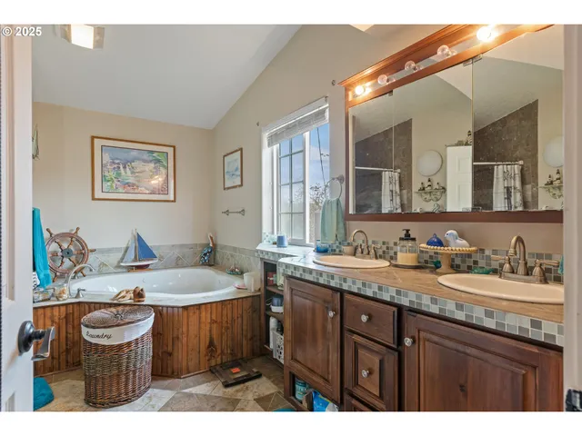 $575,000 | 1907 Southwest Duke Road, Sutherlin, OR 97479