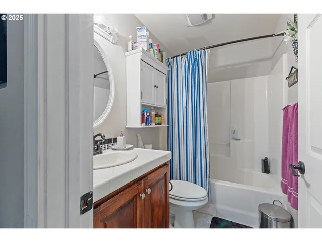 $575,000 | 1907 Southwest Duke Road, Sutherlin, OR 97479