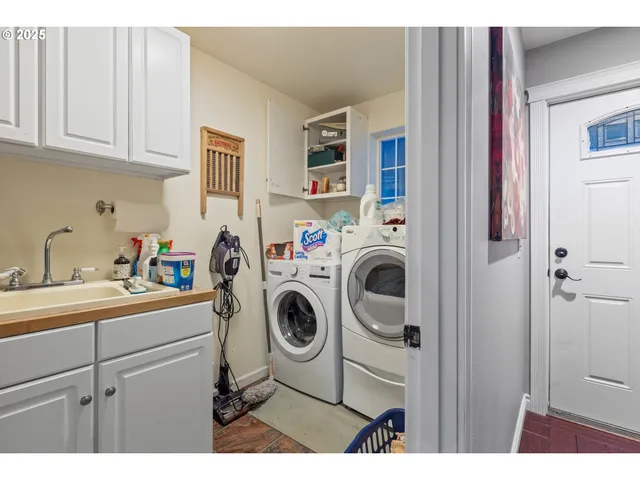 $575,000 | 1907 Southwest Duke Road, Sutherlin, OR 97479