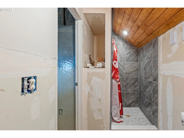 $575,000 | 1907 Southwest Duke Road, Sutherlin, OR 97479