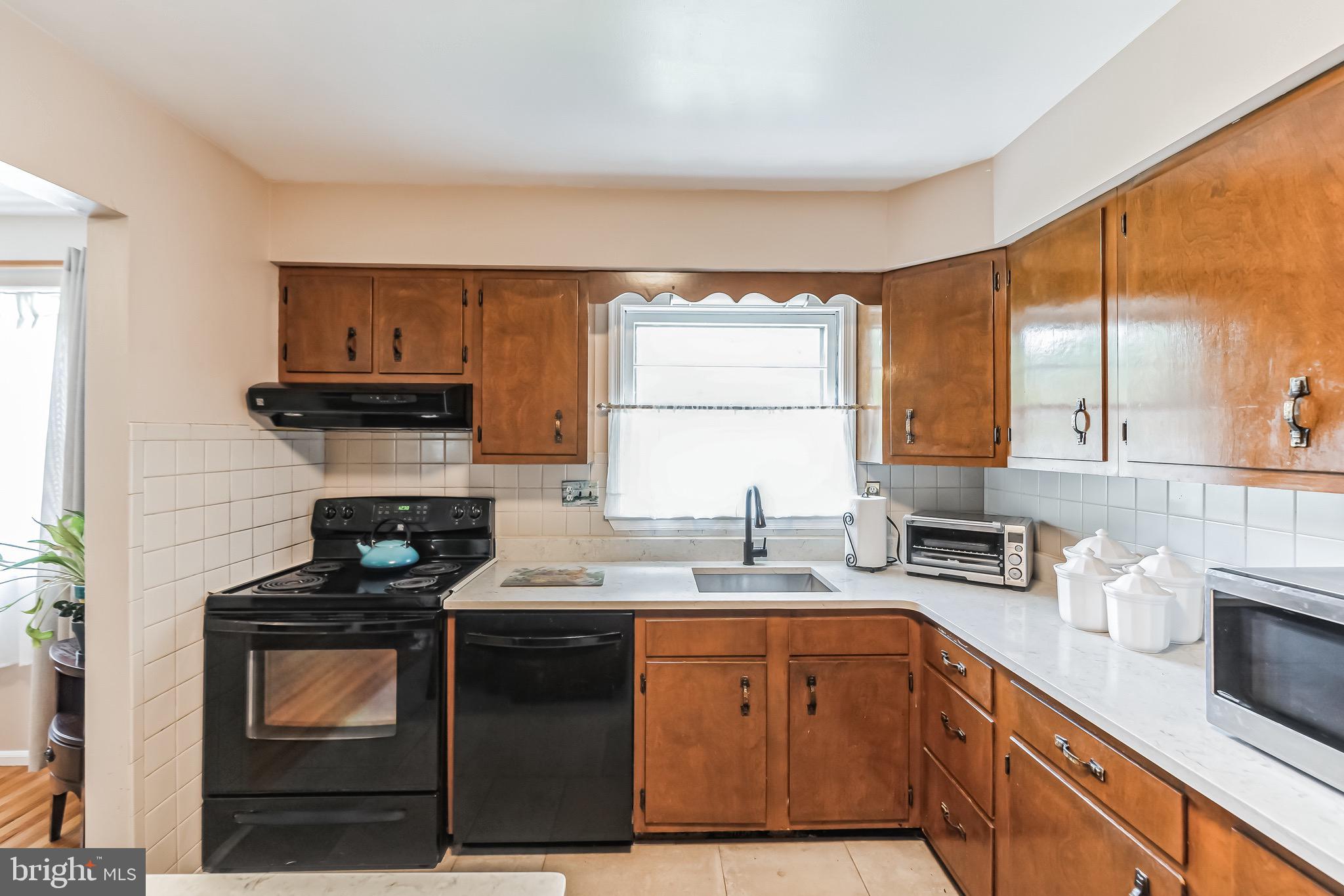 4500 Bethel Road Upper Chichester, PA 19061 - Photo 13 of 36 Plenty of counter space!