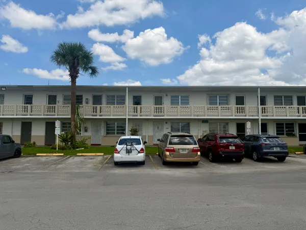 $15,000 | 20210 Northeast 2nd Avenue, Unit V14, Miami Gardens, FL 33179