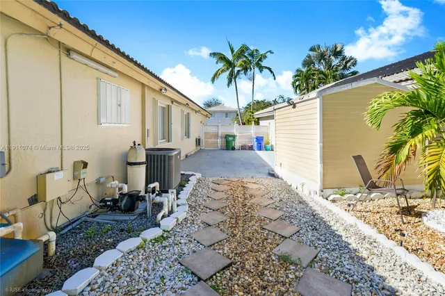 $699,000 | 471 Southwest 203rd Avenue, Pembroke Pines, FL 33029