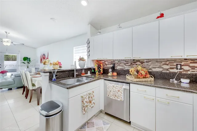 $699,000 | 471 Southwest 203rd Avenue, Pembroke Pines, FL 33029