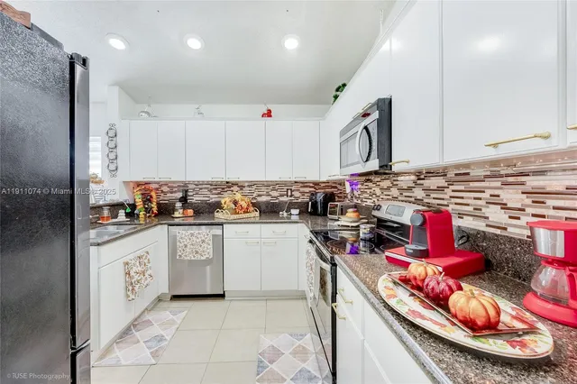 $699,000 | 471 Southwest 203rd Avenue, Pembroke Pines, FL 33029