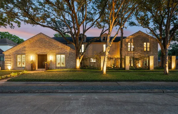 $799,500 | 16310 Brook Forest Drive, Houston, TX 77059