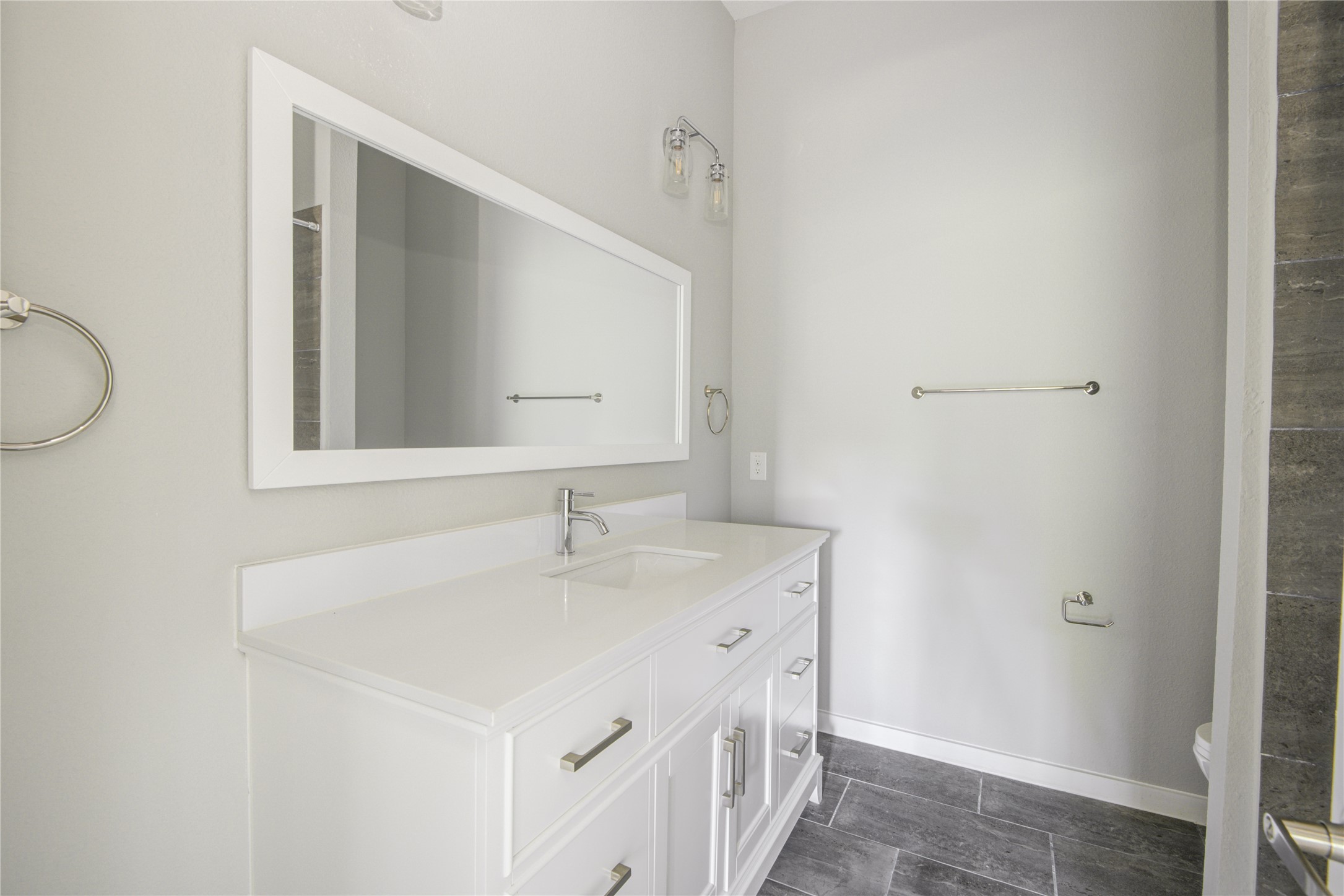 802 Berry Sage Lane Houston, TX 77022 - Photo 18 of 23 Bath 2