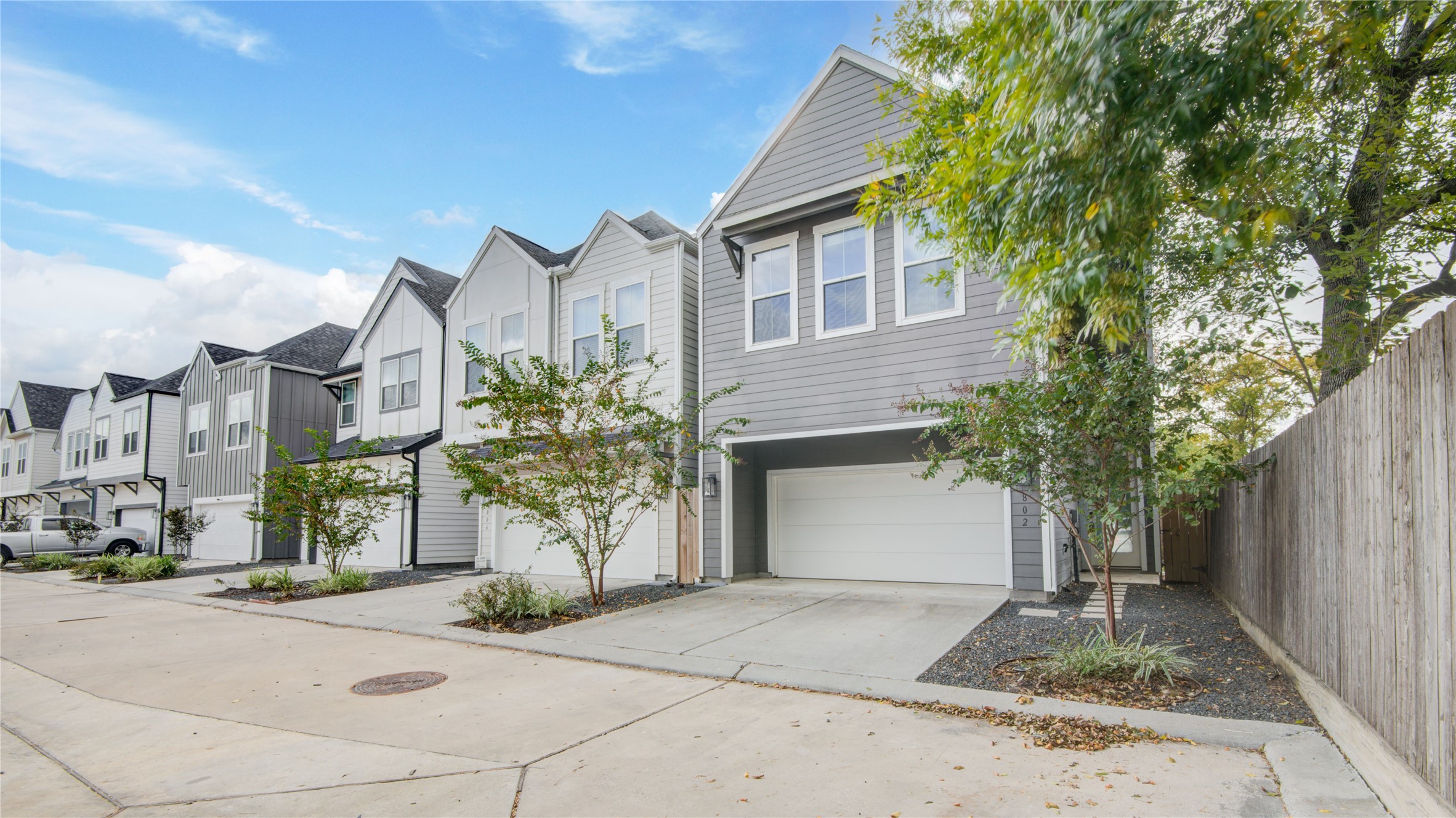 802 Berry Sage Lane Houston, TX 77022 - Photo 2 of 23 Community View