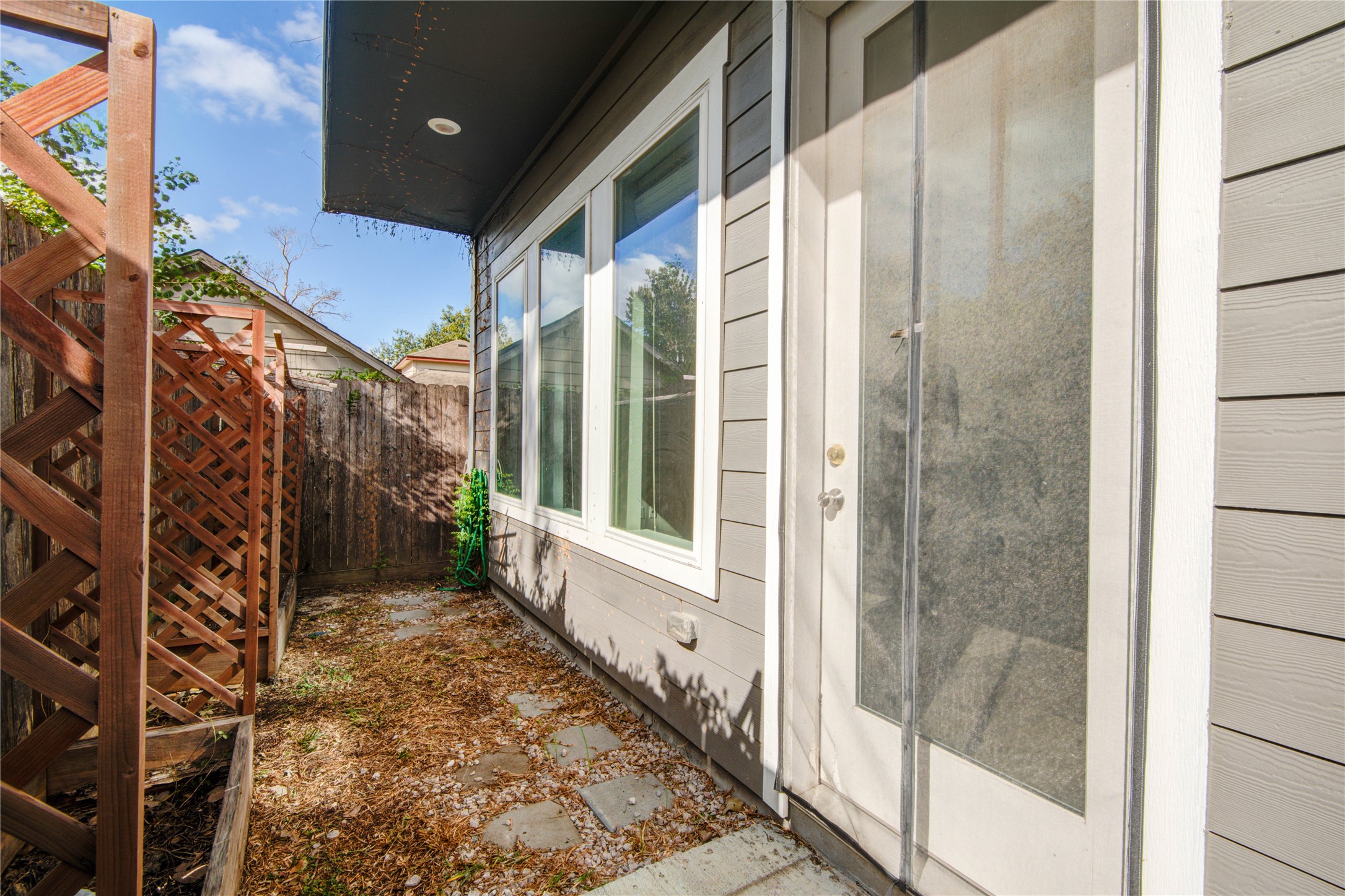 802 Berry Sage Lane Houston, TX 77022 - Photo 22 of 23 Back yard