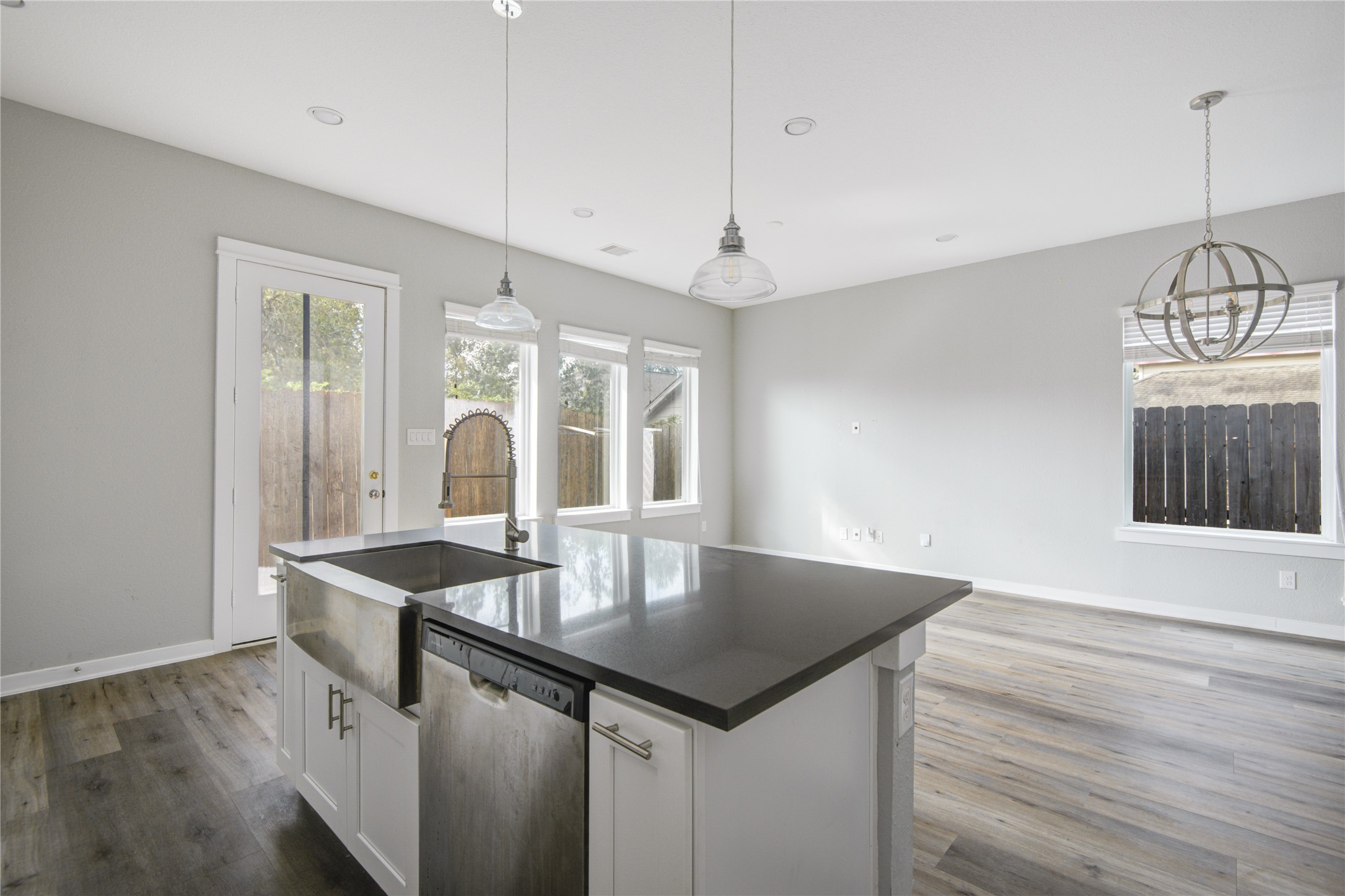 802 Berry Sage Lane Houston, TX 77022 - Photo 6 of 23