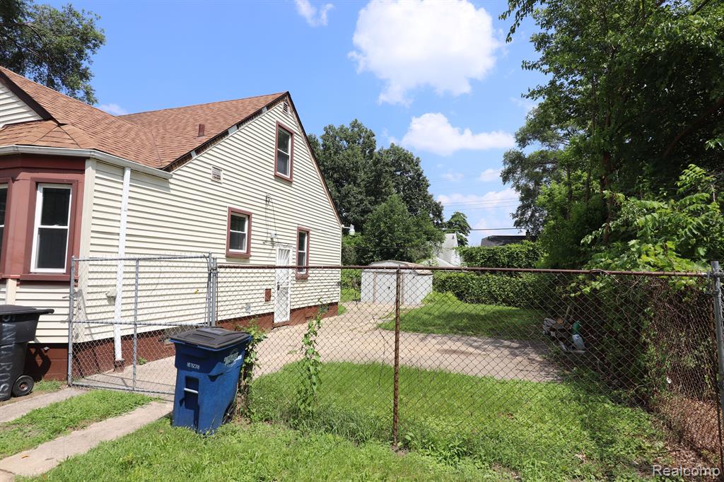20058 Santa Rosa Drive Detroit, MI 48221 - Photo 2 of 26