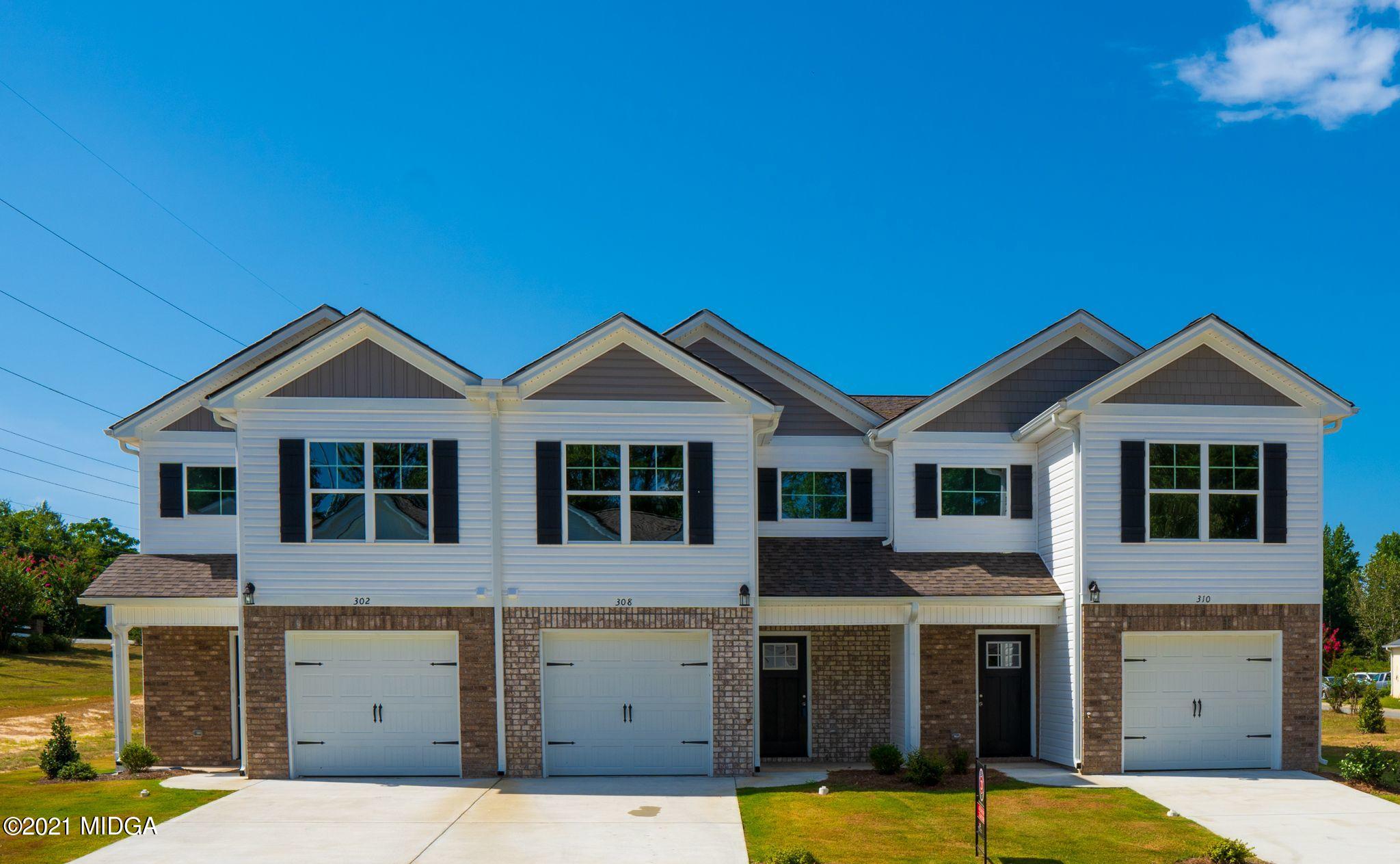 340 Pond View Road Macon, GA 31206 - Photo 19 of 22 a view of a house with roof deck
