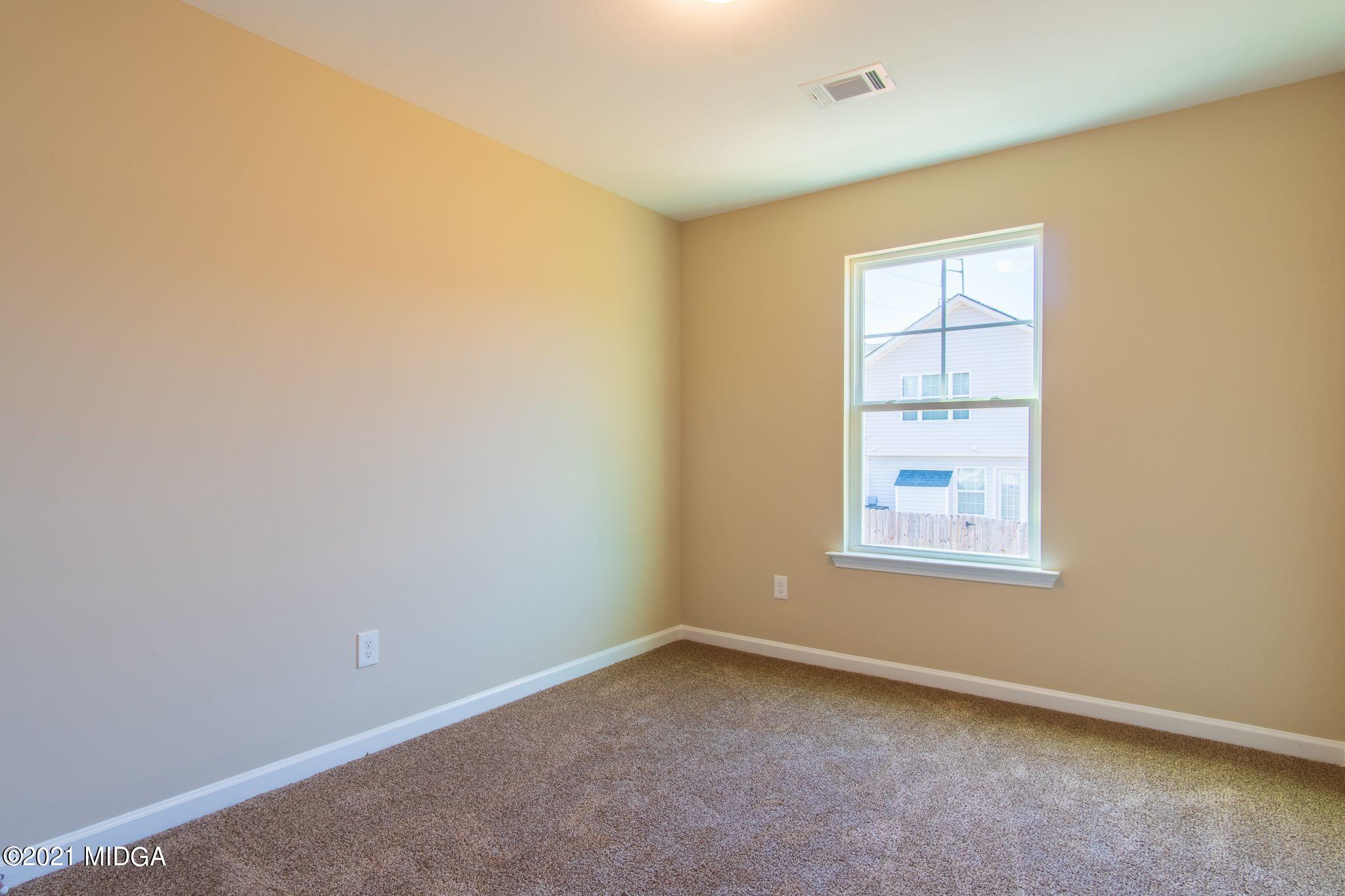 340 Pond View Road Macon, GA 31206 - Photo 10 of 22 an empty room with a window