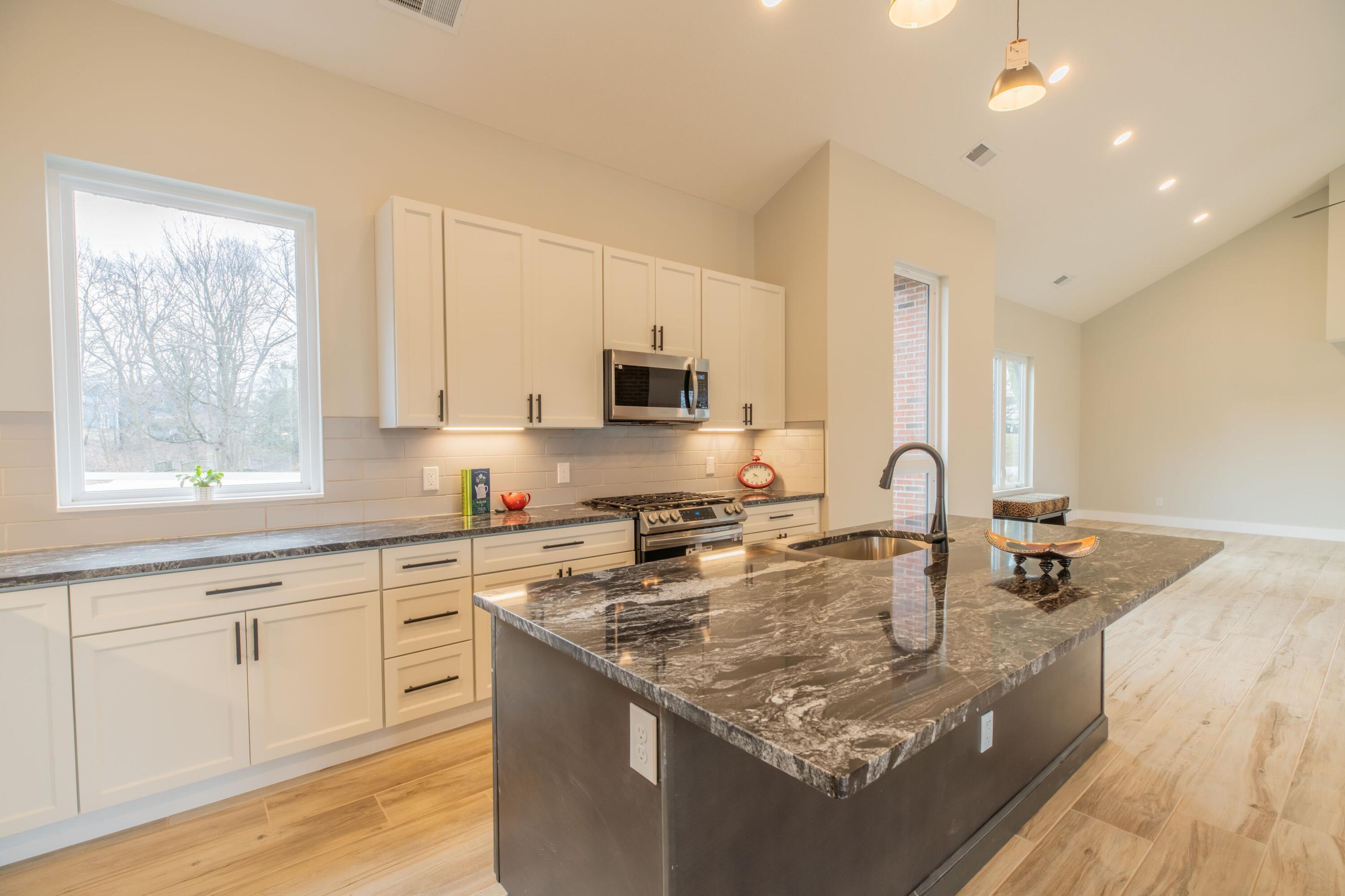 151 Apple Blossom Road Southwest Pataskala, OH 43062 - Photo 6 of 40 Kitchen