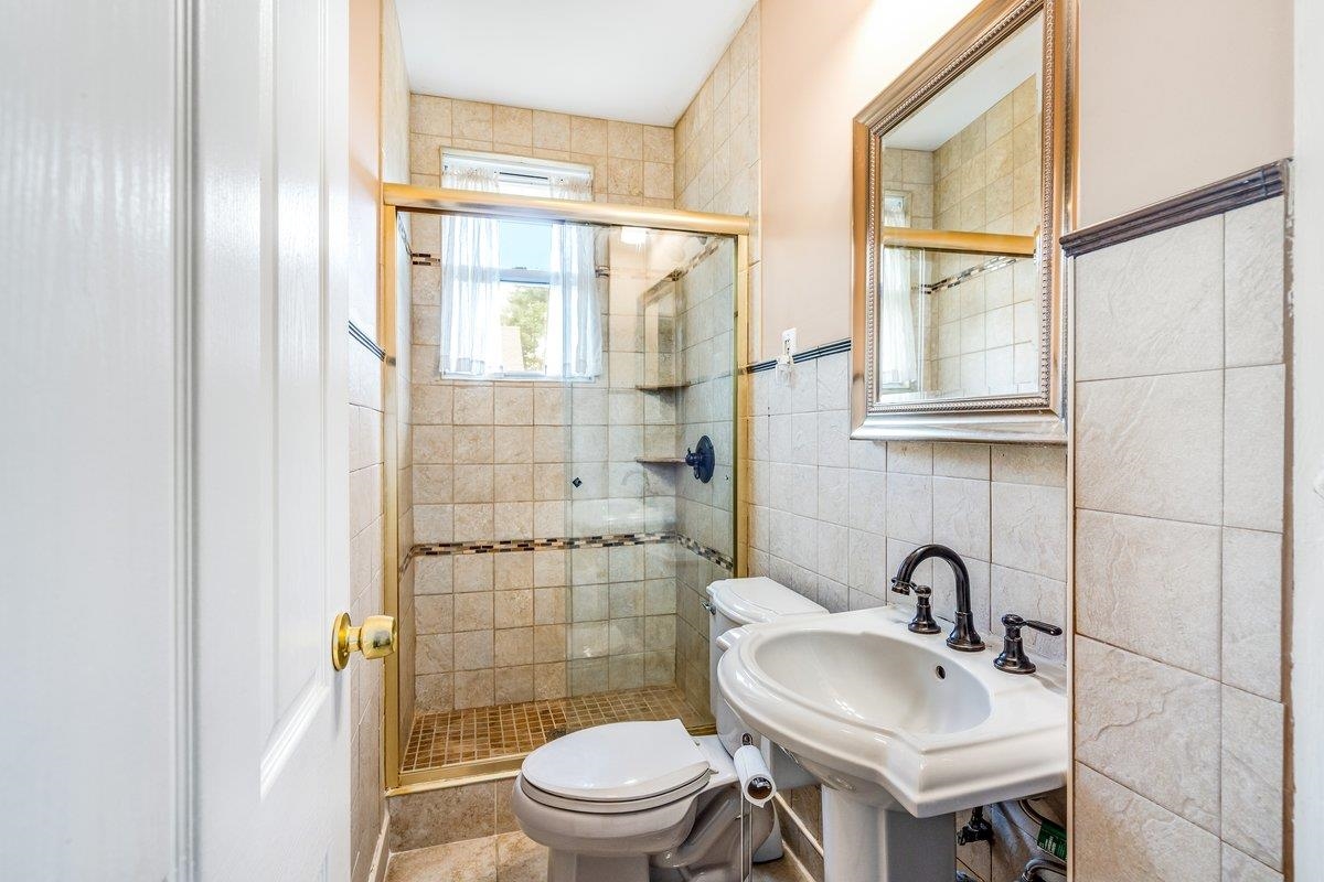 23 Ellen Court Manchester, NH 03103 - Photo 12 of 21