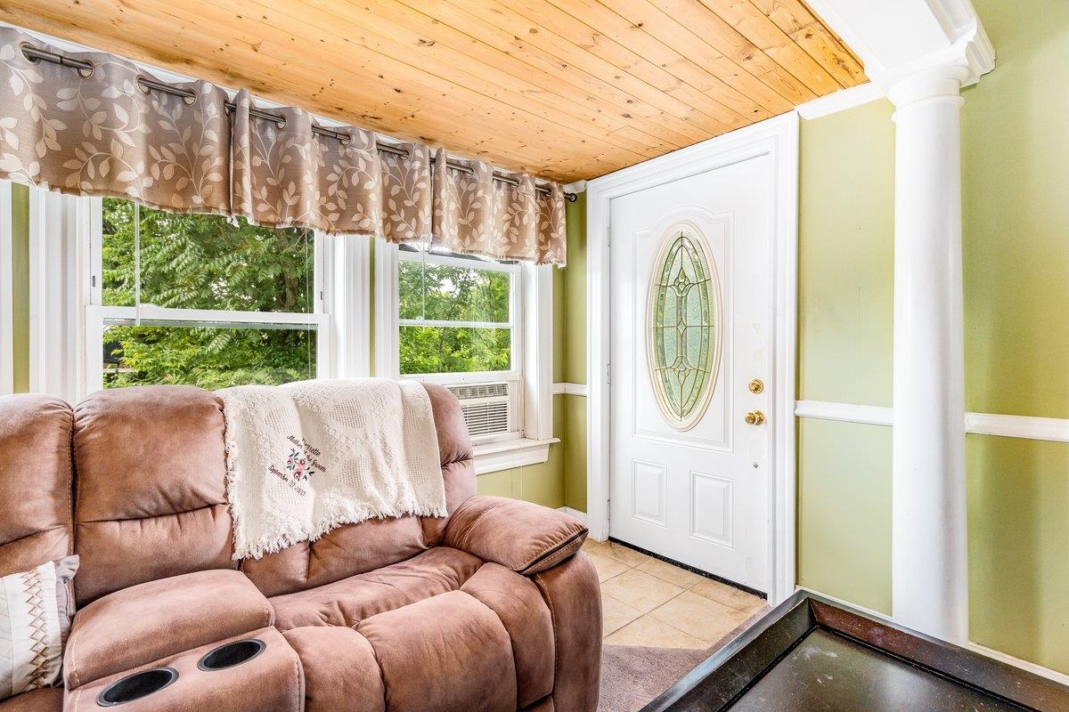 23 Ellen Court Manchester, NH 03103 - Photo 16 of 21