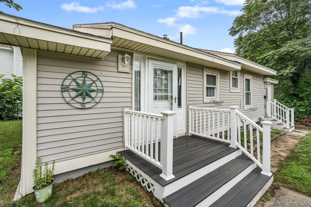 23 Ellen Court Manchester, NH 03103 - Photo 3 of 21