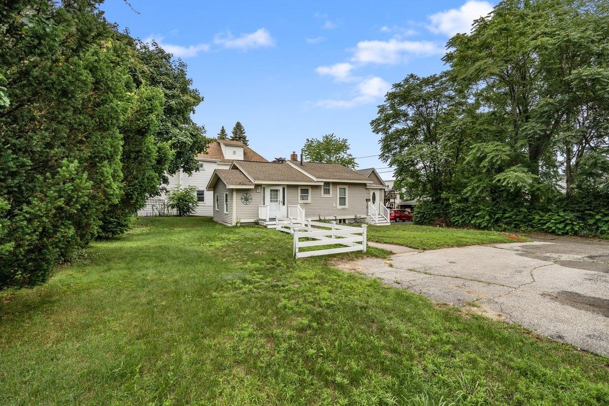 23 Ellen Court Manchester, NH 03103 - Photo 4 of 21