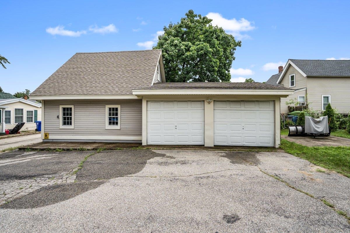 23 Ellen Court Manchester, NH 03103 - Photo 7 of 21