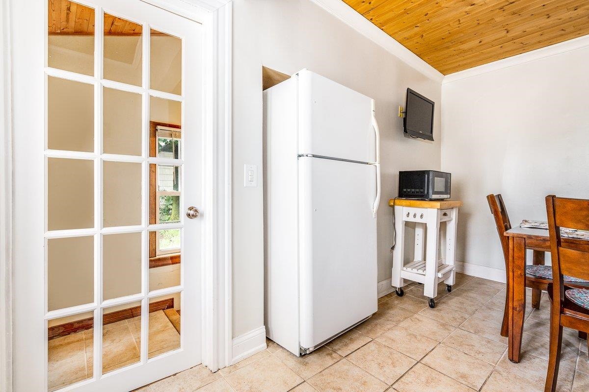 23 Ellen Court Manchester, NH 03103 - Photo 9 of 21