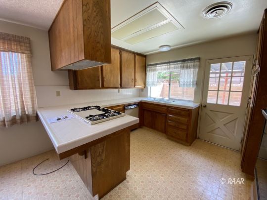 308 Dawn Court Ridgecrest, CA 93555 - Photo 3 of 12