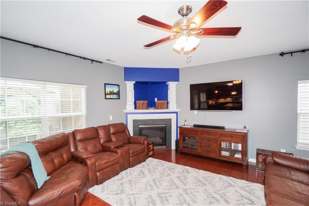 851 Jennifer Lane High Point, NC 27265 - Photo 5 of 28 Great Room/gas log fireplace