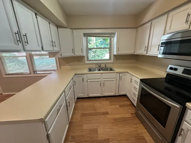 $169,900 | 907 B North Carlisle Drive, Rochelle, IL 61068