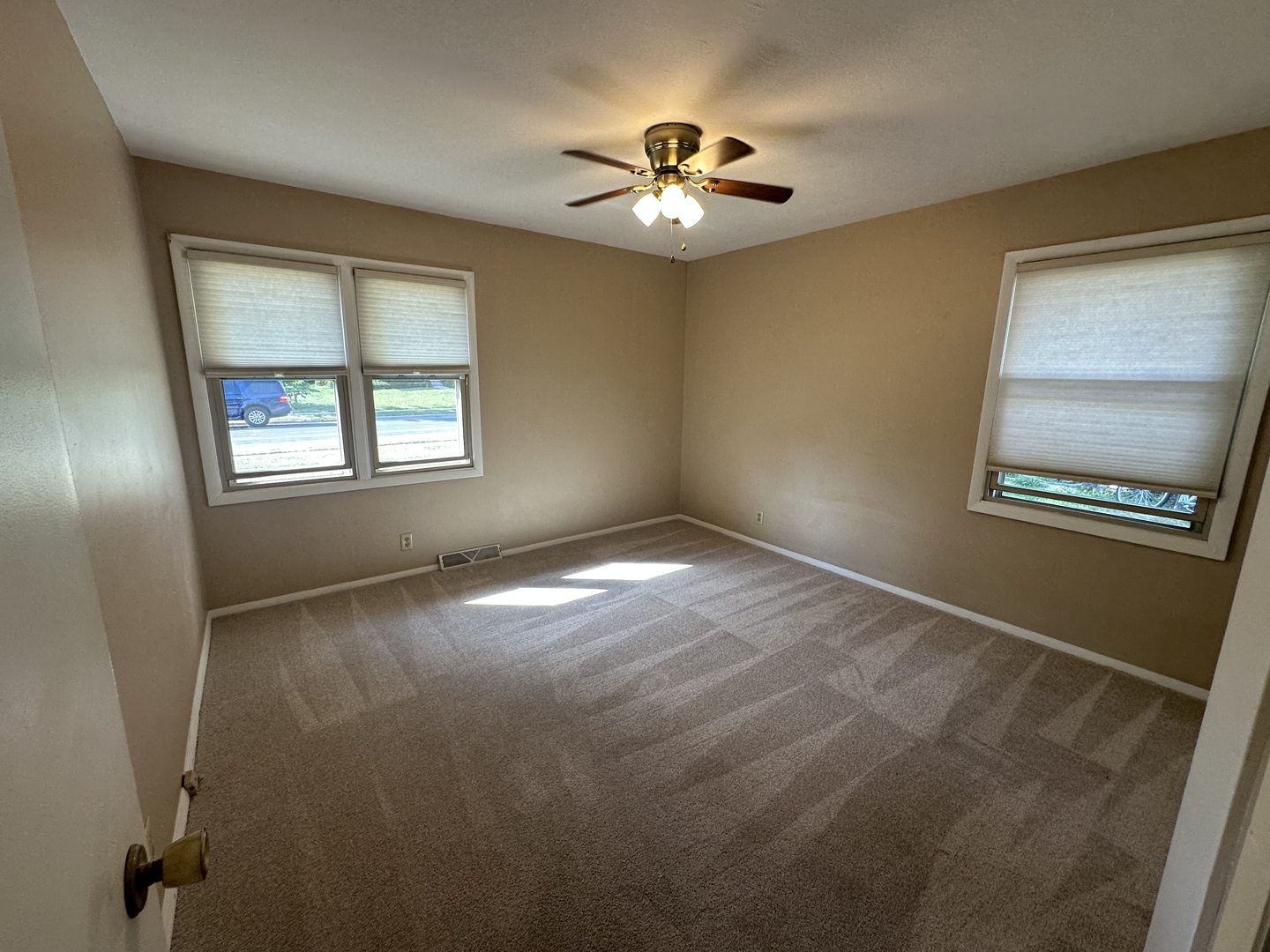 907 B North Carlisle Drive Rochelle, IL 61068 - Photo 5 of 8