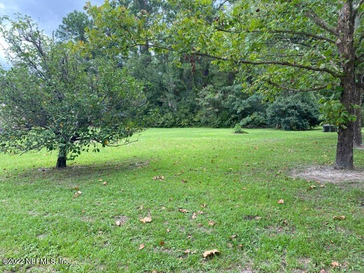 85152 Myrtice Road Yulee, FL 32097 - Photo 6 of 7 a view of a big yard with a tree