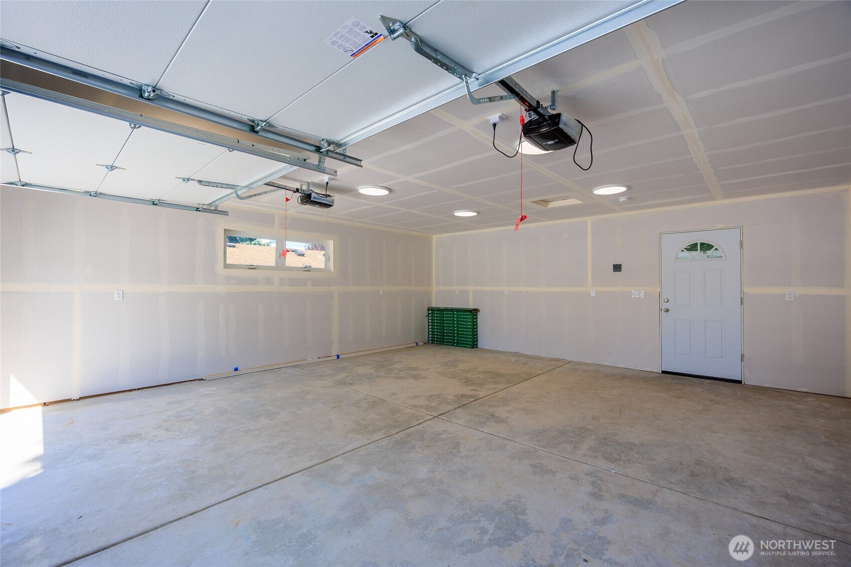 1708 Walnut Street Everett, WA 98201 - Photo 19 of 32 an empty room with windows