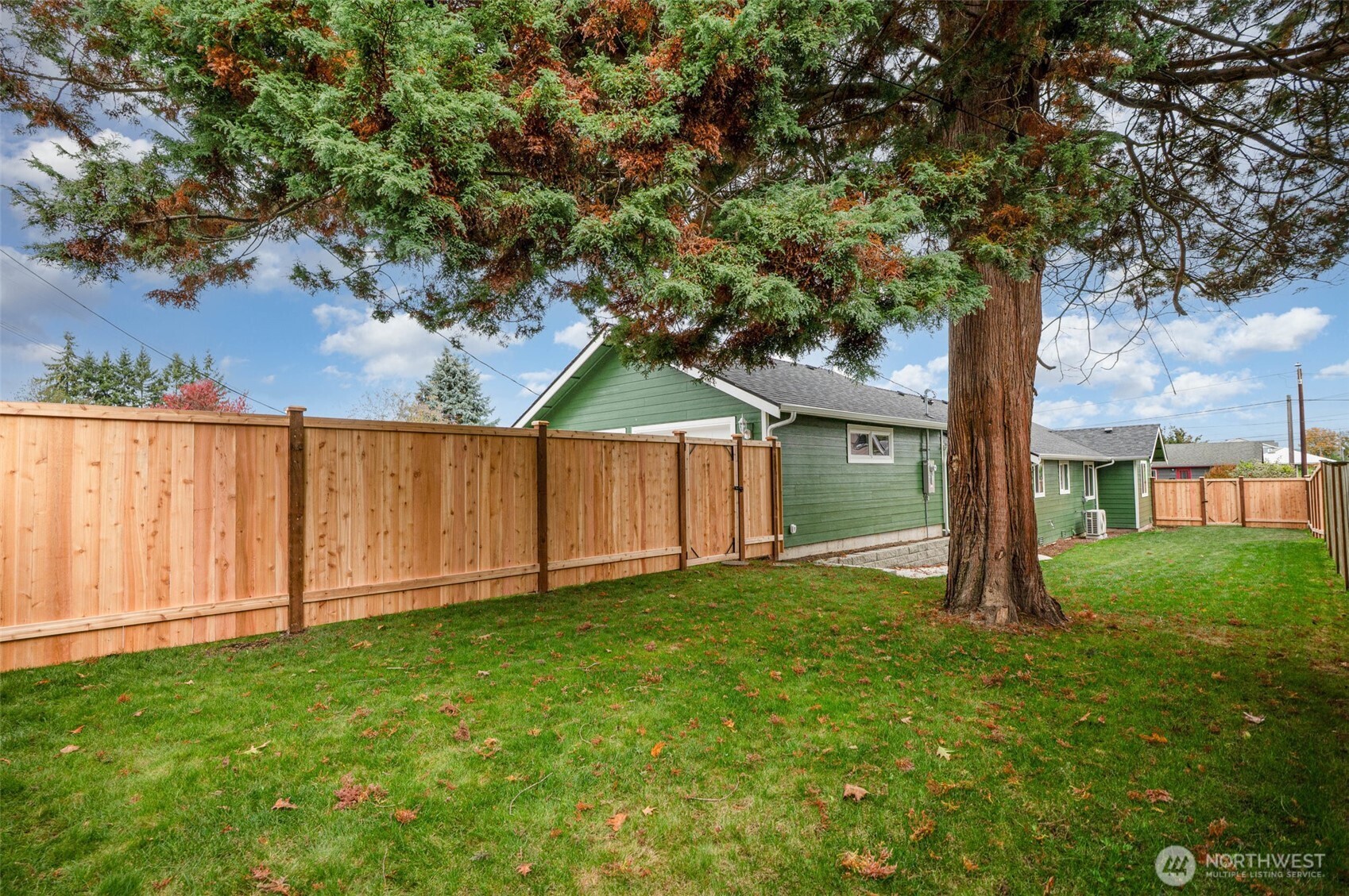 1708 Walnut Street Everett, WA 98201 - Photo 5 of 32 a view of a backyard